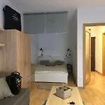 S3 Residences Ilka Serviced Cozy 公寓 *